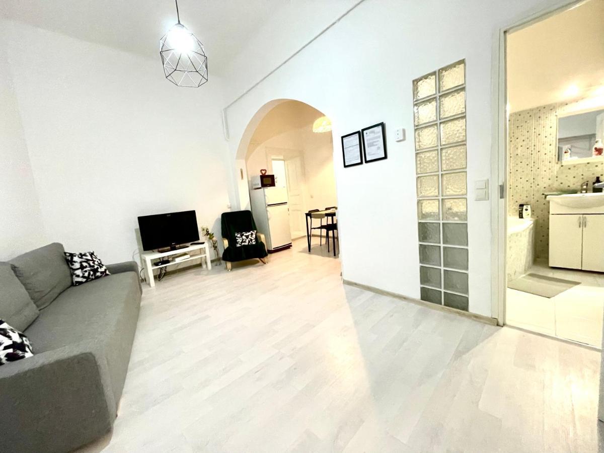Apartament White Near The Famous New York Cafe